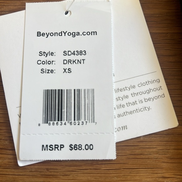 Beyond Yoga Studio Cropped Bra Tank, Darkest Night Black, size XS NWT - Picture 3 of 4